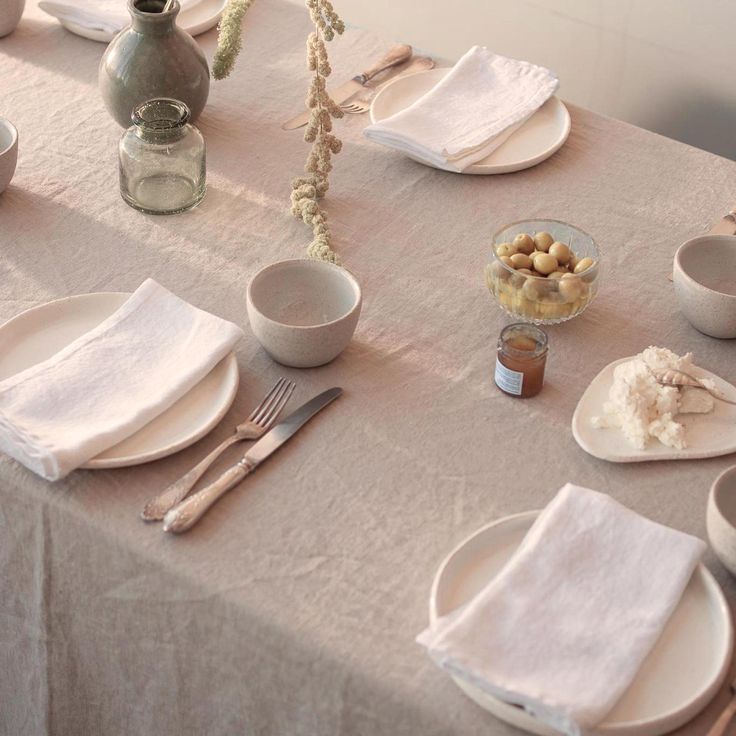 Table Linen & Dining